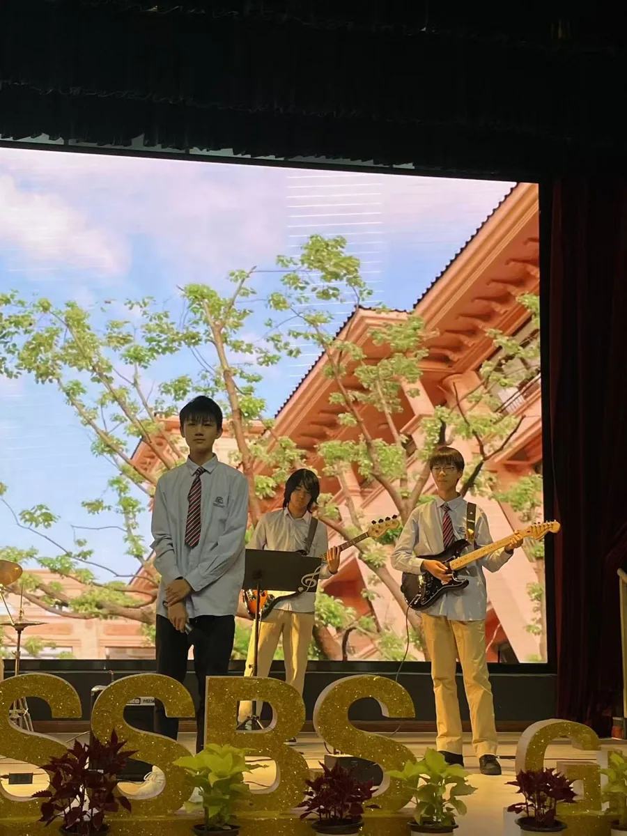 Graduation Song 'Follow the Light' Performance